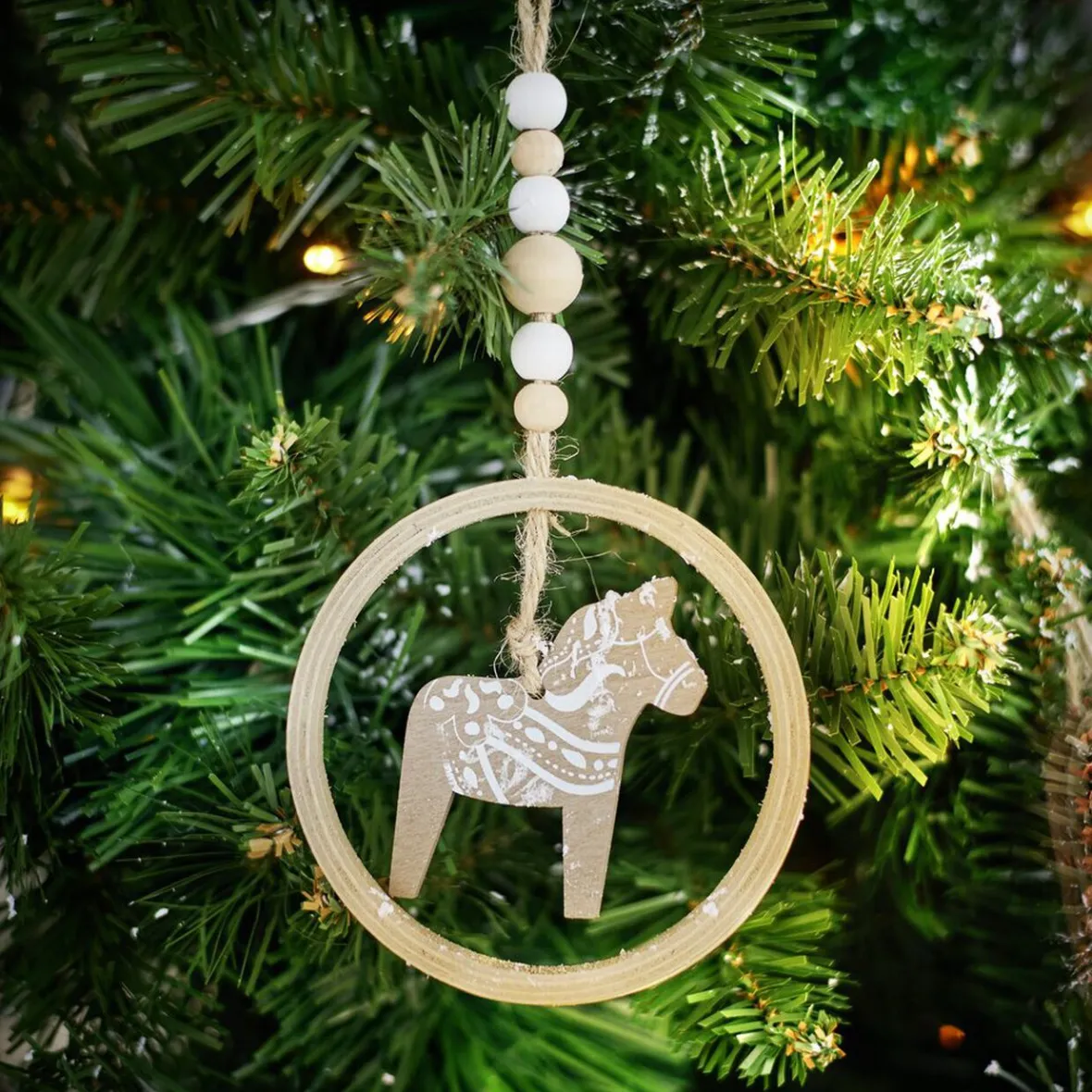 Cercle en bois fantaisie à suspendre Ø8cm - 3 modèles-Gifi Online