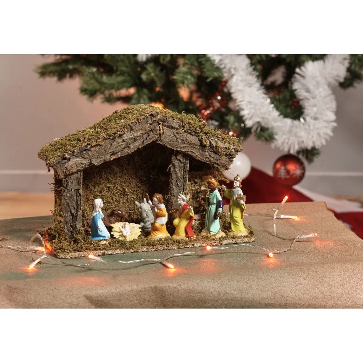Crèche de Noël et ses 6 figurines-Gifi Best