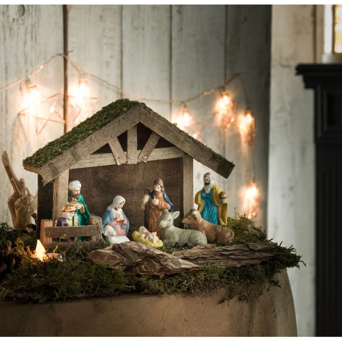 Crèche de Noël et ses 6 santons-Gifi Outlet