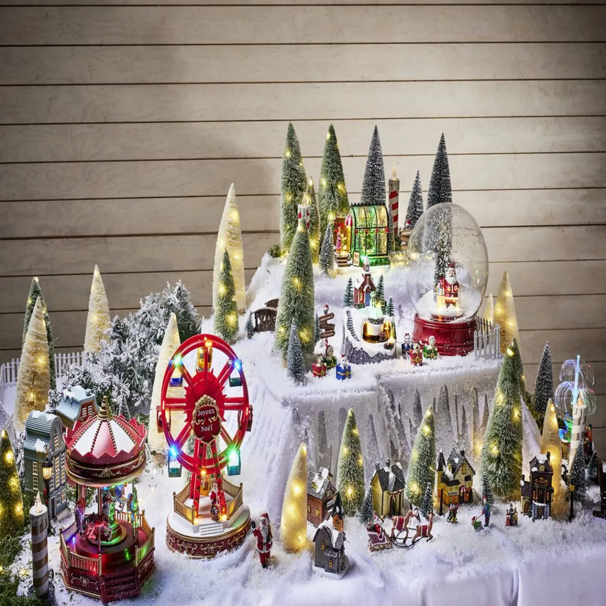 Sapin vert accessoires village de Noël x5-Gifi New