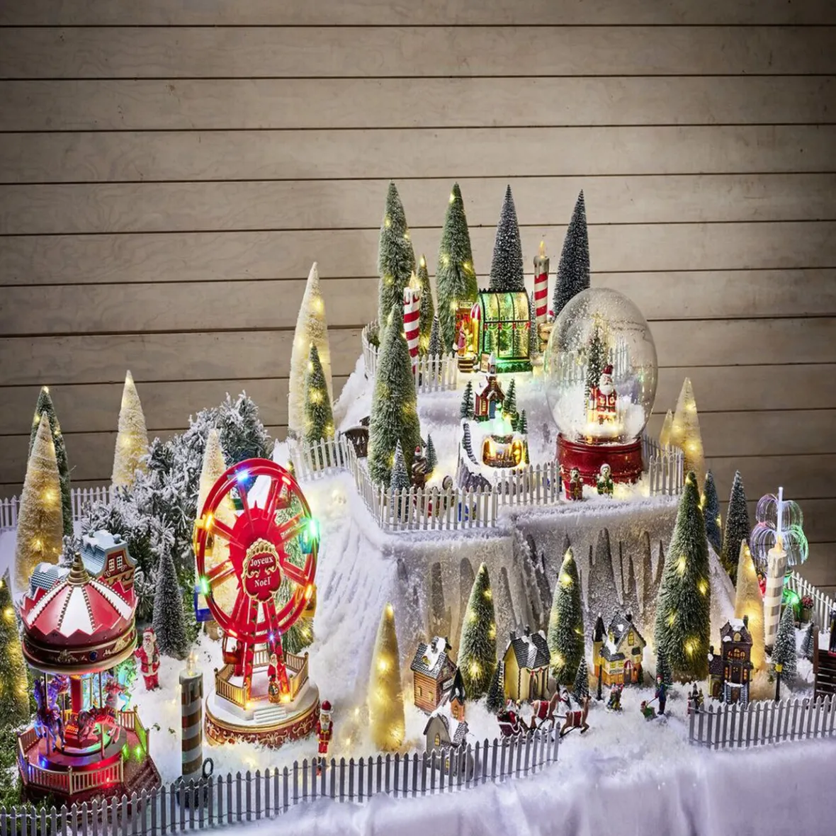 Sapin vert accessoires village de Noël x5-Gifi New